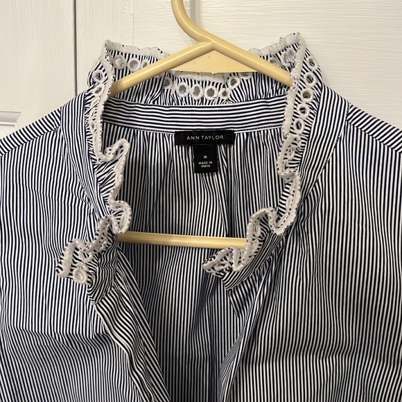 Ann Taylor button down blouse - Picture 4 of 7